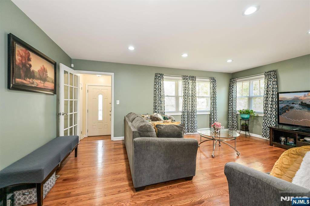 Teaneck, NJ 07666,1615 Walden ST