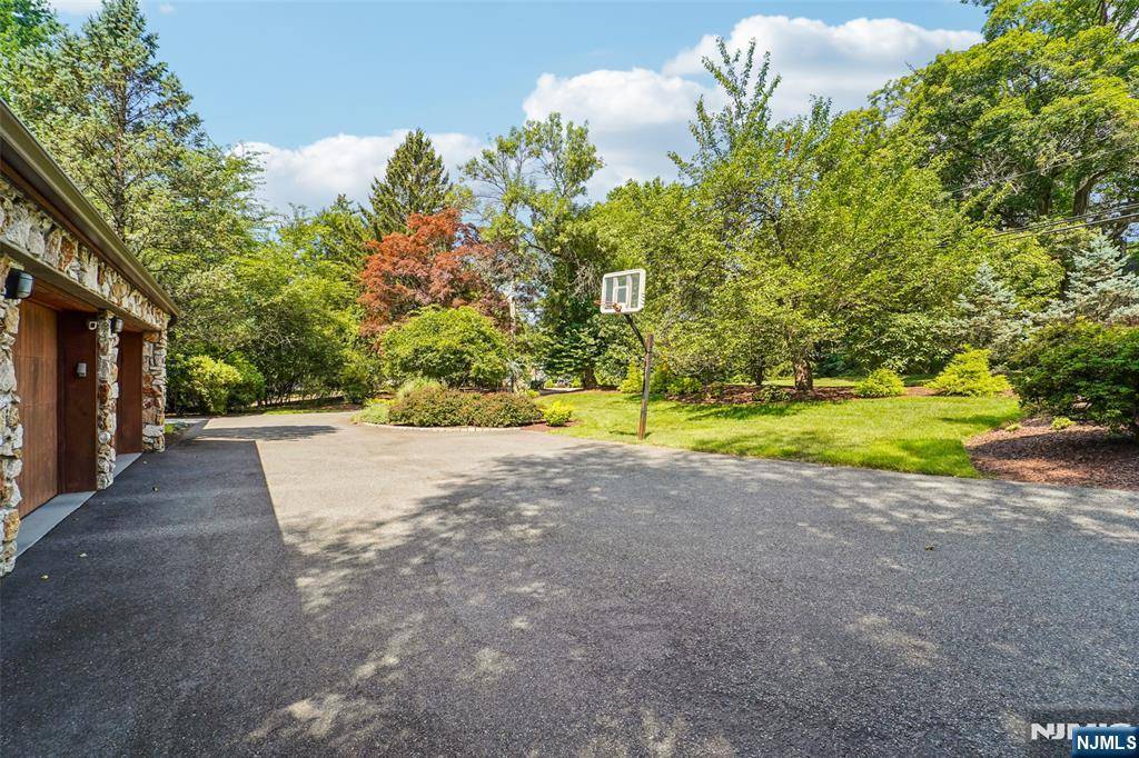 Mahwah, NJ 07430,299 Forest RD