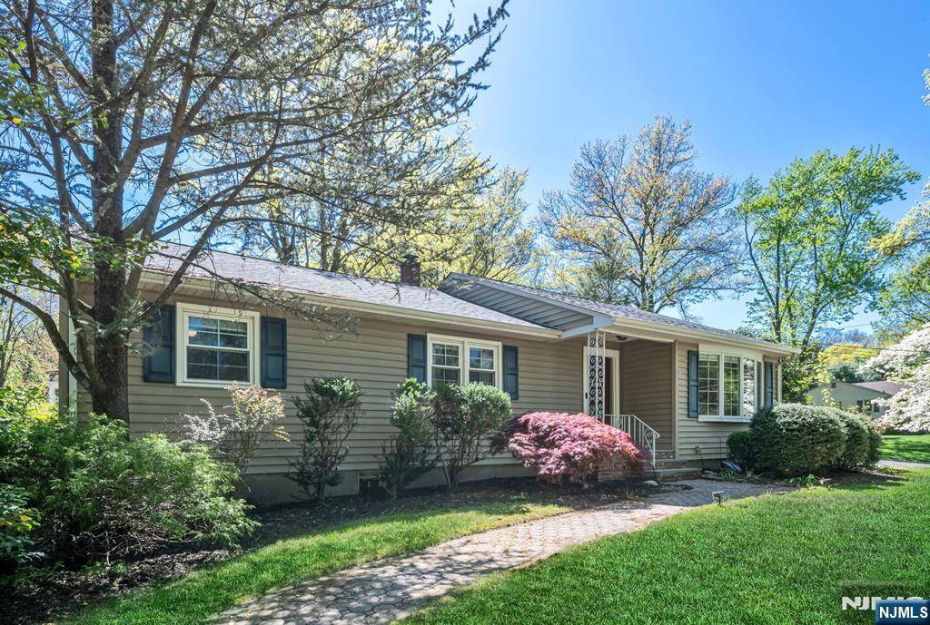 6 Briarcliff RD, Morris Plains Borough, NJ 07950