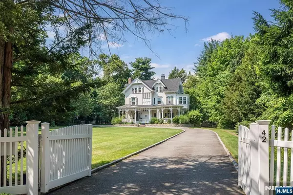 Montclair, NJ 07042,42 Llewellyn RD