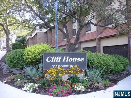 300 Gorge RD #18, Cliffside Park, NJ 07010