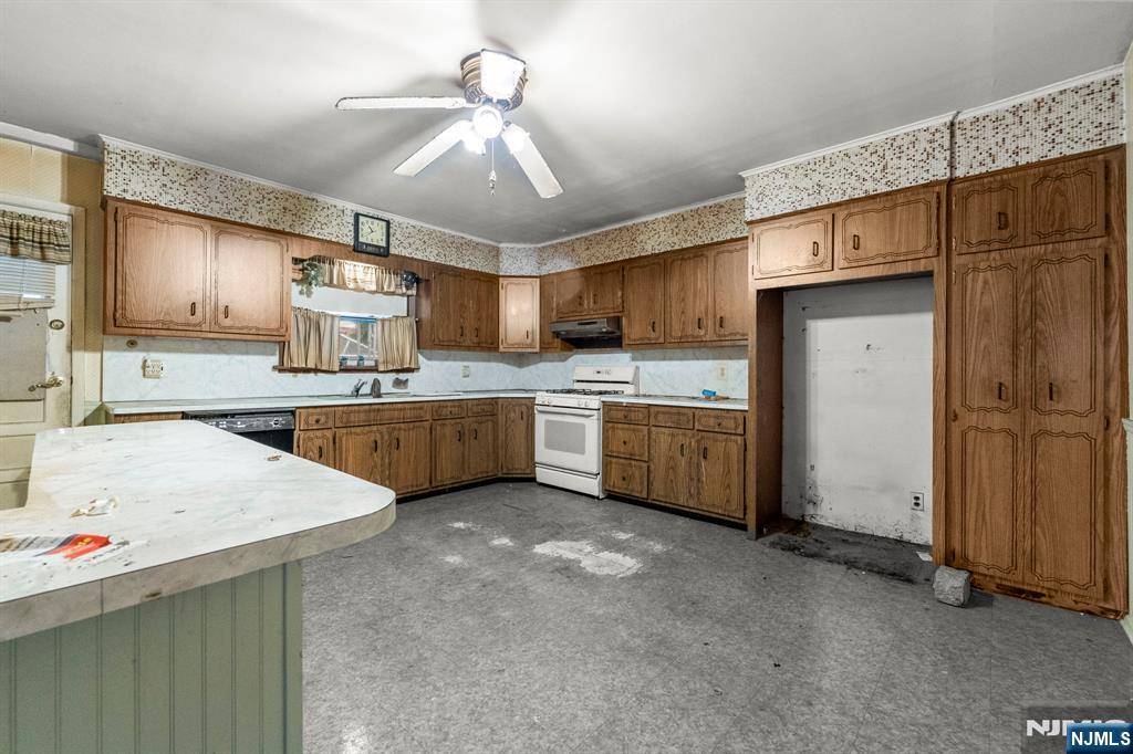 Nutley, NJ 07110,33 Humbert ST