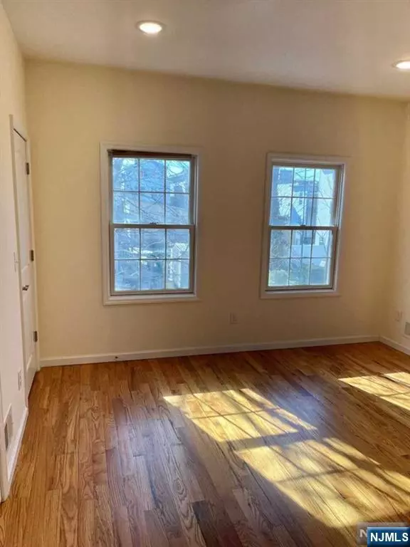 Harrison, NJ 07029,111 7th ST #2F