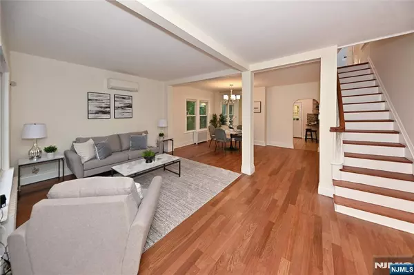 Hasbrouck Heights, NJ 07604,111 Jefferson AVE