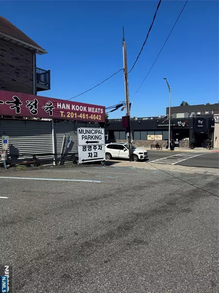 216C BROAD AVE #3, Palisades Park, NJ 07650