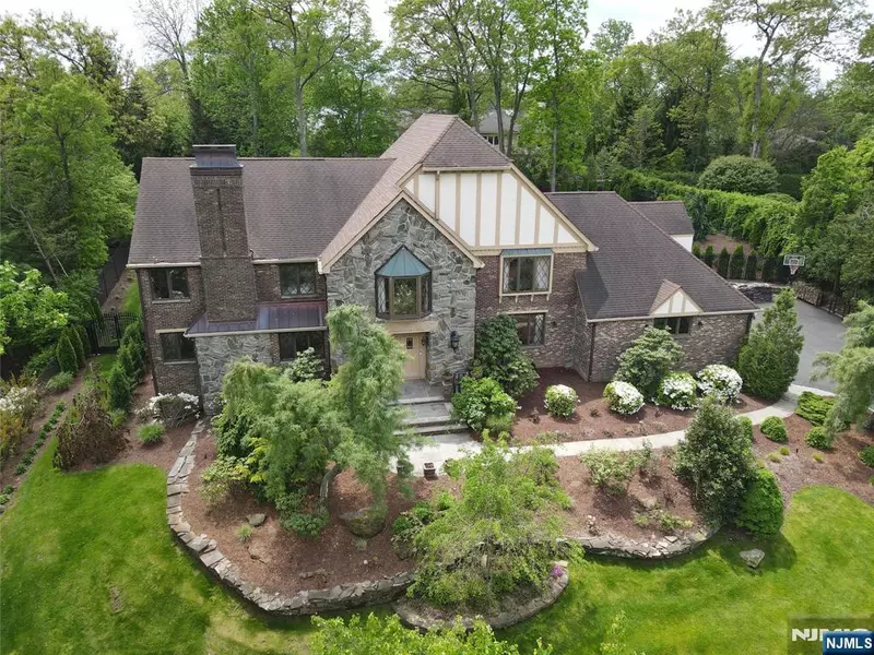 39 Springhouse RD, Woodcliff Lake, NJ 07677