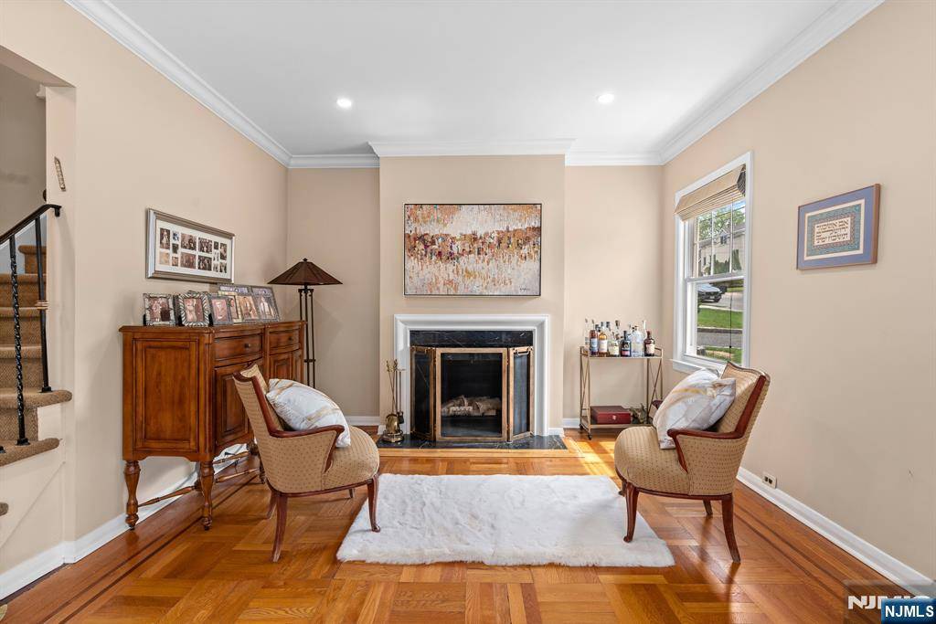 Clifton, NJ 07012,42 Heights RD