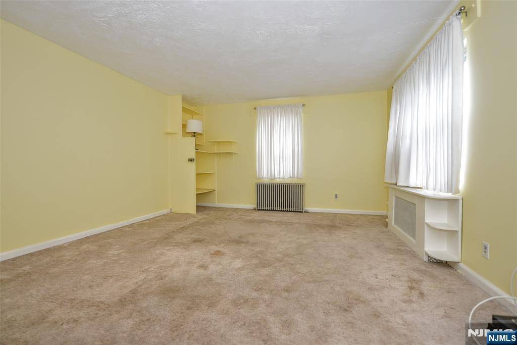 Fairview, NJ 07022,360 Kennedy DR