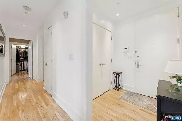 Glen Ridge, NJ 07028,85 Park AVE #208