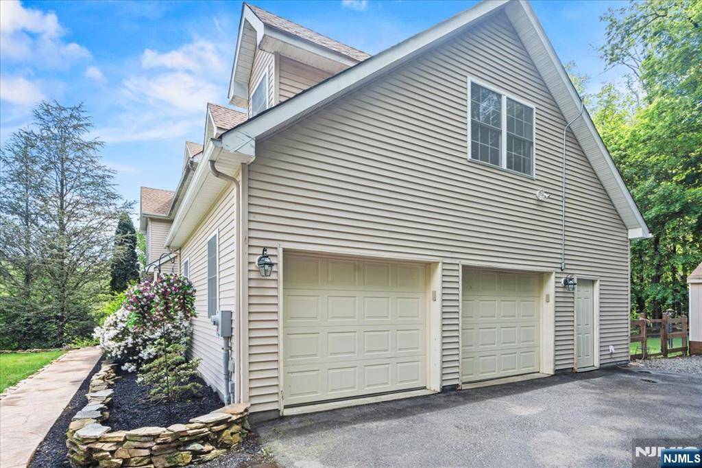 West Milford, NJ 07480,22 Melody LN