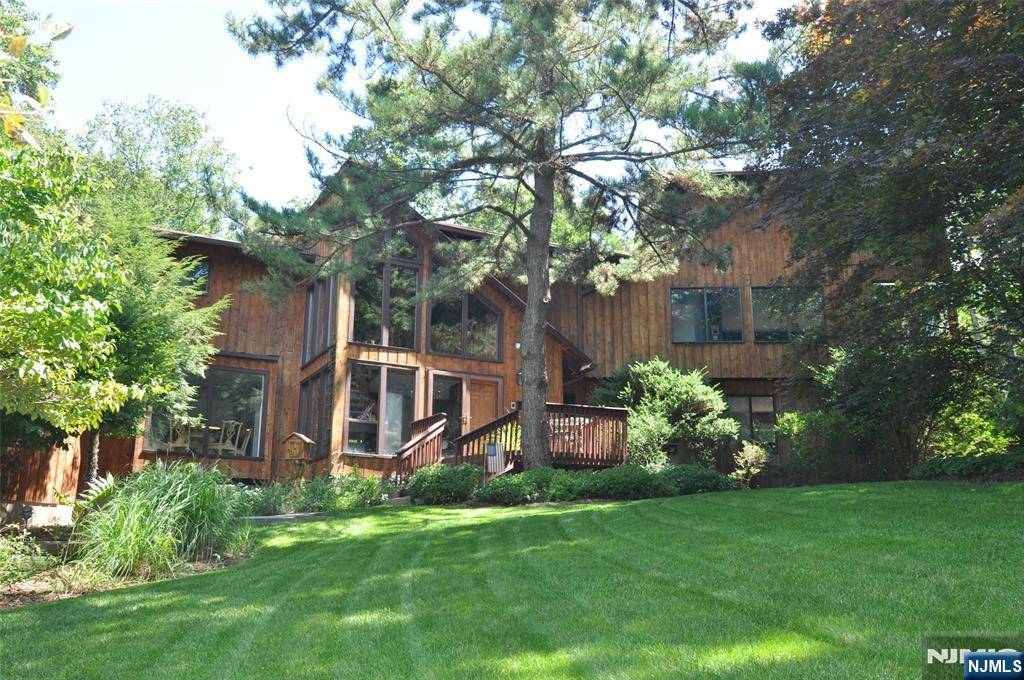 36 Timber TRL, Ramsey, NJ 07446