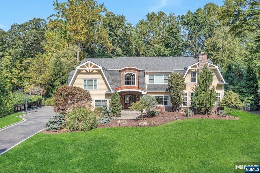 13 Split Rock RD, Upper Saddle River, NJ 07458
