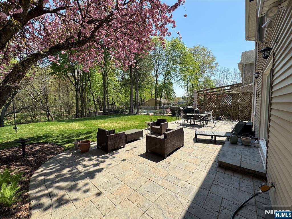 Paramus, NJ 07652,394 Burlington RD