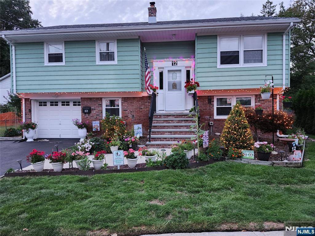 Little Ferry, NJ 07643,12 Henches PL