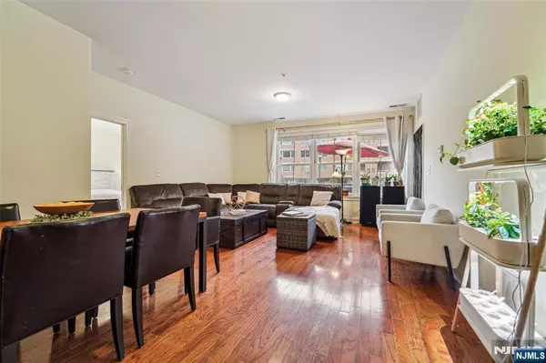 West New York, NJ 07093,20 Ave At Port Imperial #113