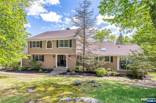 756 Ridge Road TER, Kinnelon Borough, NJ 07405