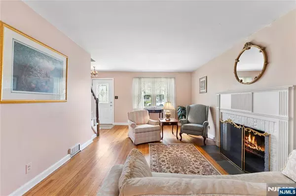 River Edge, NJ 07661,169 Wayne AVE