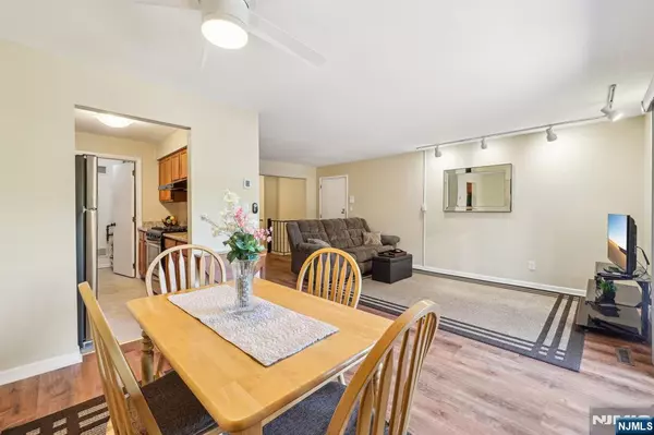 825 Riverside #204, Lyndhurst, NJ 07071
