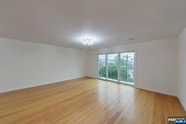 Newark, NJ 07105,75 Jabez ST #3