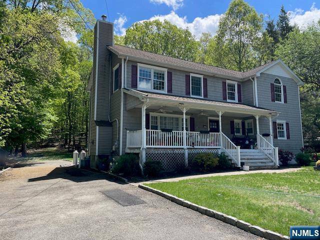 16 Oak LN, Randolph Township, NJ 07869