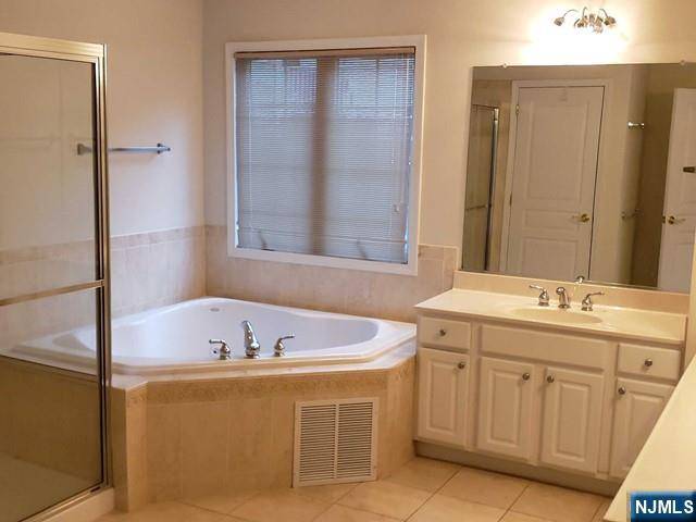 Totowa, NJ 07512,138 Independence TRL