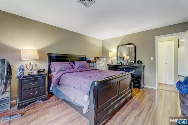 Ridgefield Park, NJ 07660,99 Teaneck RD #313