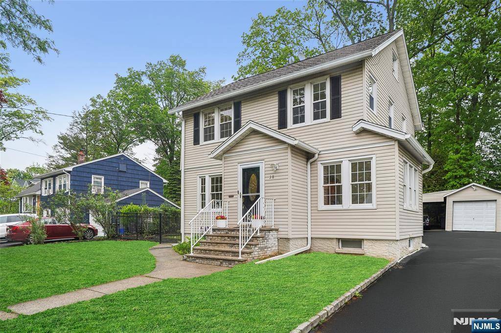 38 Nishuane RD, Montclair, NJ 07042