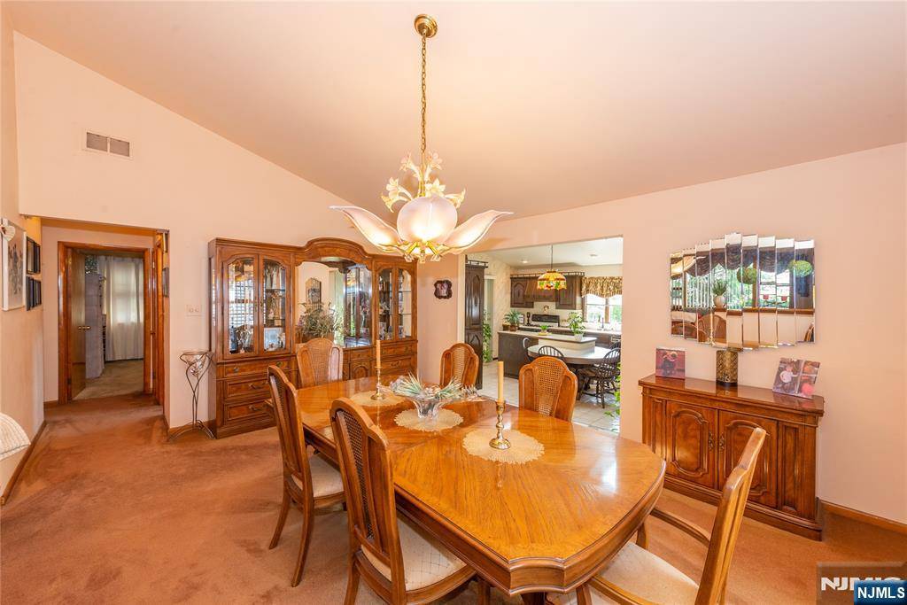 Saddle Brook, NJ 07663,19 Miller ST