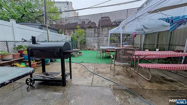 North Bergen, NJ 07047,6208 Durham AVE