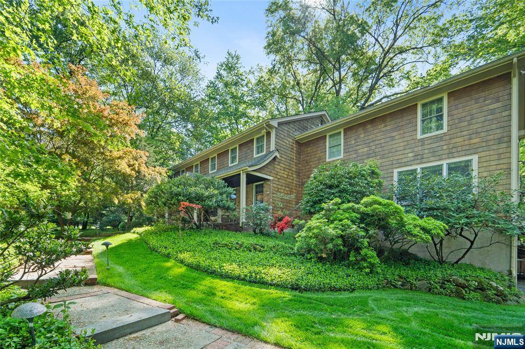 Alpine, NJ 07620,2 Canterbury CT