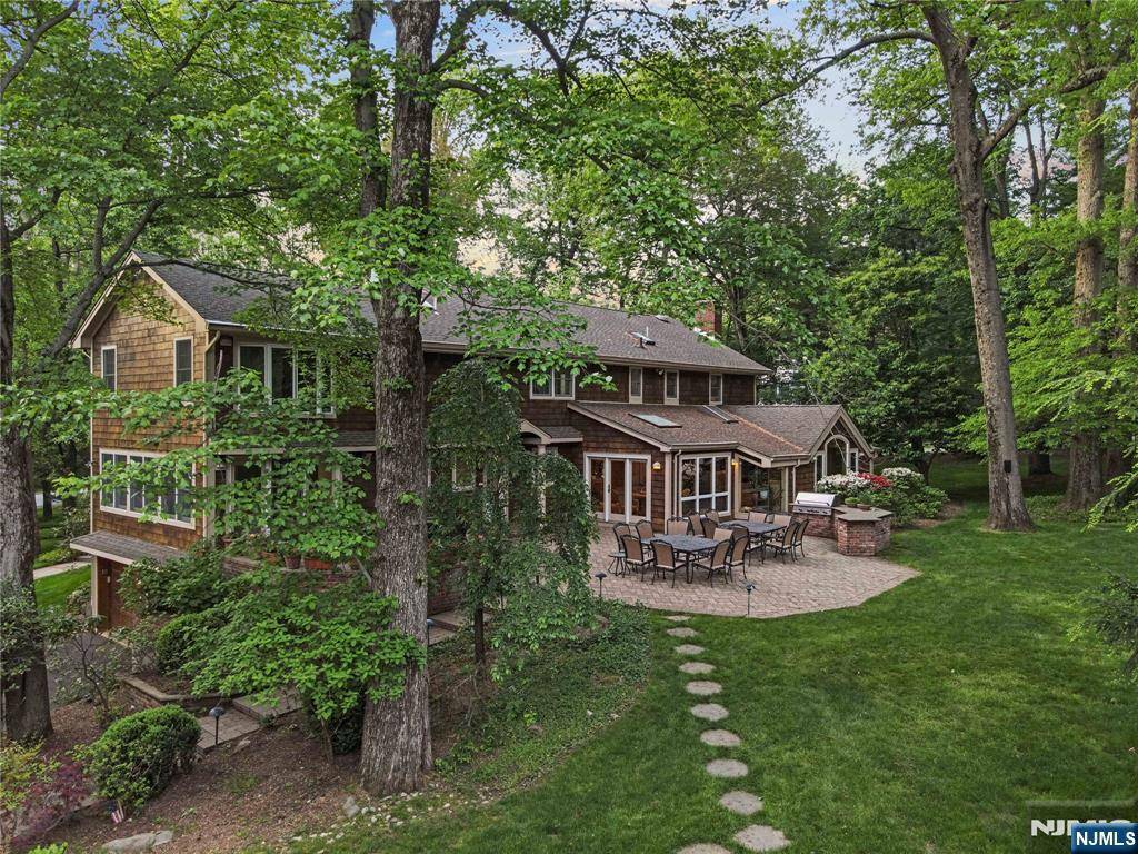 Alpine, NJ 07620,2 Canterbury CT