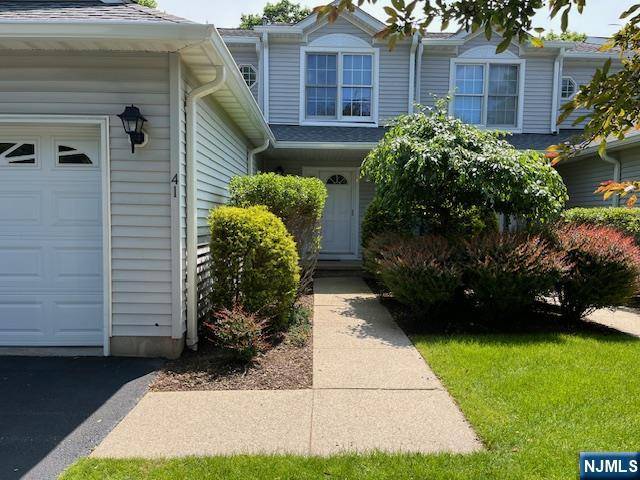 41 Foxwood SQ, Old Tappan, NJ 07675
