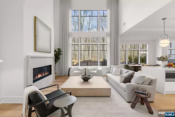 Demarest, NJ 07627,1 Stone Bridge CT