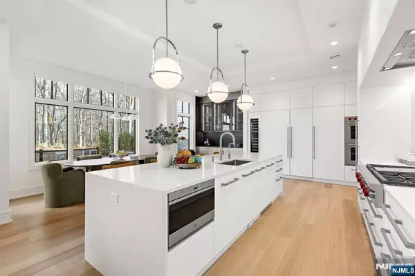 Demarest, NJ 07627,1 Stone Bridge CT