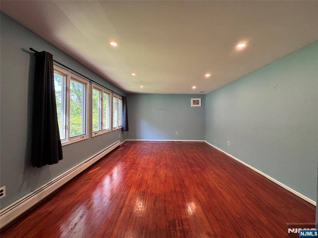 Morris Plains Borough, NJ 07950,77 Powder Mill RD
