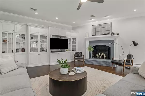 Ridgewood, NJ 07450,530 W Saddle River RD