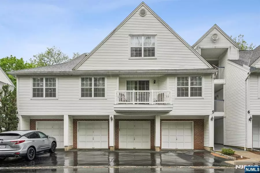 5-2 Vernon CT, Waldwick, NJ 07463