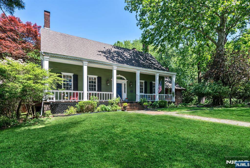 Leonia, NJ 07605,125 Lakeview