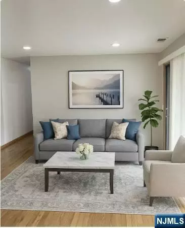 Kearny, NJ 07032,700 Schuyler #G34