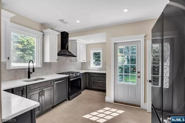Teaneck, NJ 07666,1293 Beaumont AVE