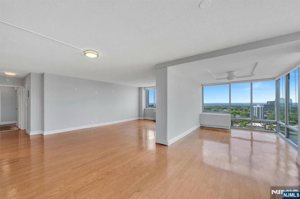 Fort Lee, NJ 07024,1600 Parker AVE #21B