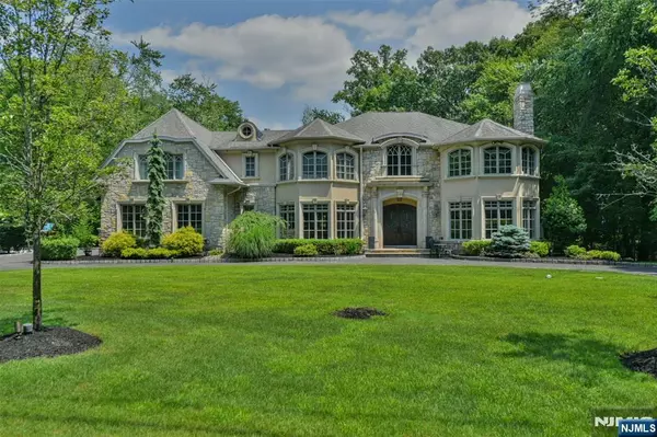 67 Old Chimney RD, Upper Saddle River, NJ 07458