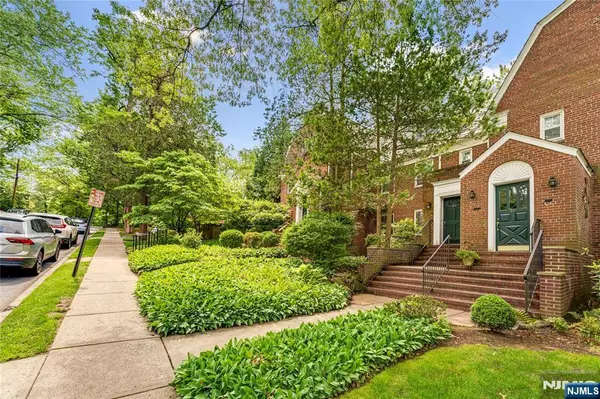 Englewood, NJ 07631,185 Palisade AVE #10A