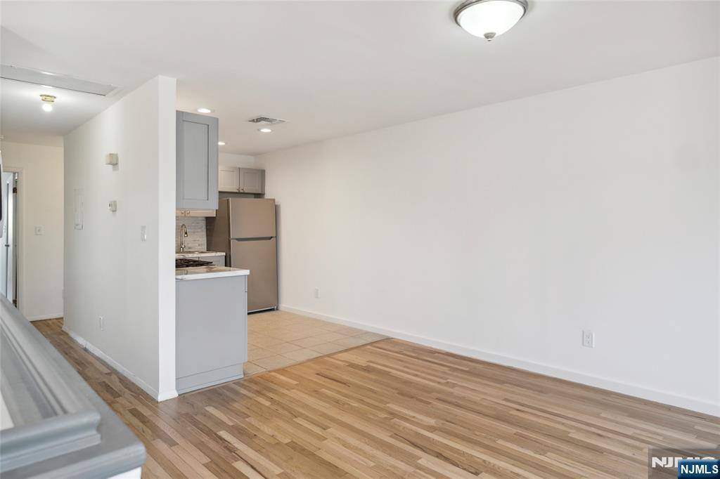 North Bergen, NJ 07047,5103 Liberty AVE #2