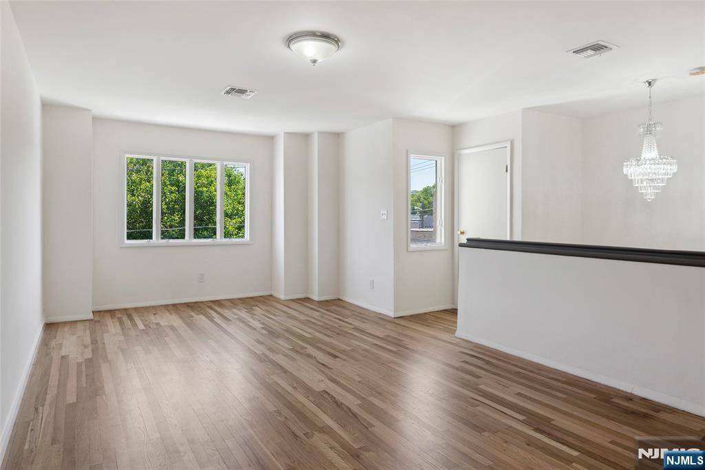 North Bergen, NJ 07047,5103 Liberty AVE #2