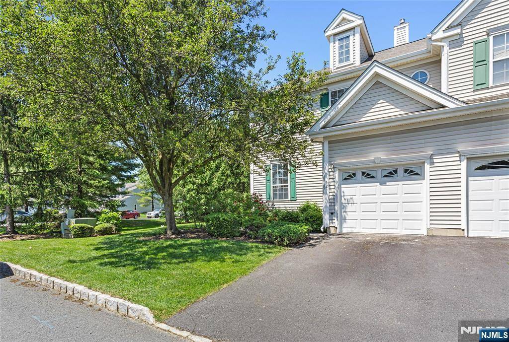 52 Straton CT #1006, Sayreville, NJ 08859