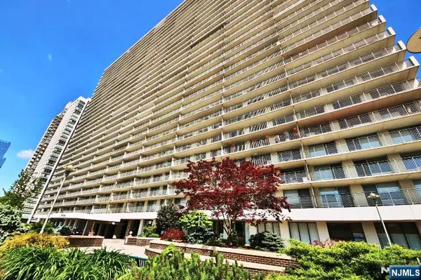 Fort Lee, NJ 07024,1530 Palisade AVE #25B