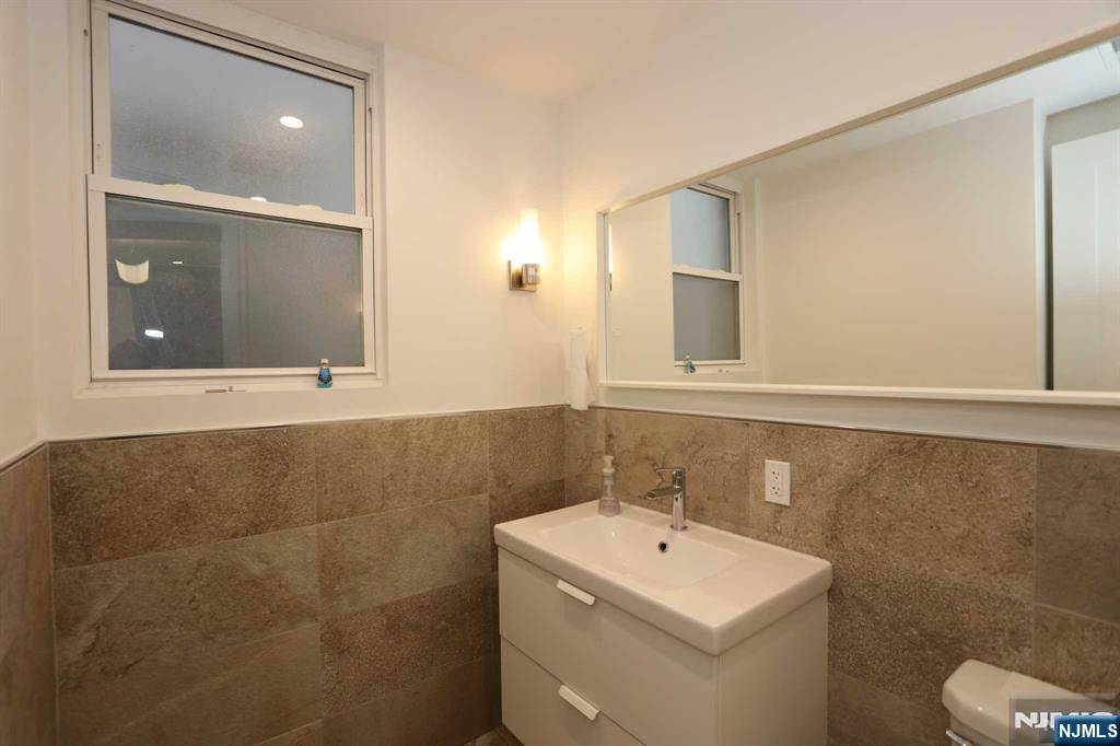 Hackensack, NJ 07601,22 Johnson AVE #22
