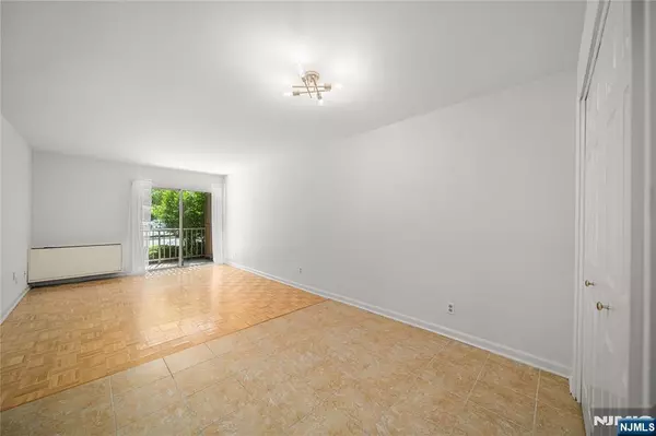 Edgewater, NJ 07020,1111 River RD #F03