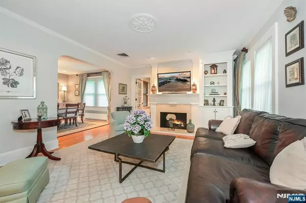Glen Rock, NJ 07452,18 Warren PL